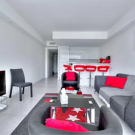 Moderne Avec Vue Mer Sur La Croisette *