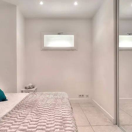 Moderne Avec Vue Mer Sur La Croisette Cannes
